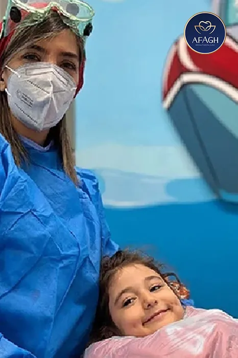 ارتباط آرام و دوستانه دندانپزشک با کودک در زمان درمان